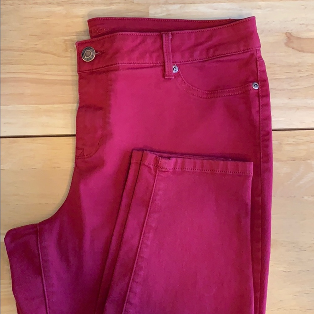 Women’s Plus size ankle skinny jeans in red.